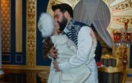 Анна признается в любви Махмуду и он целует ее