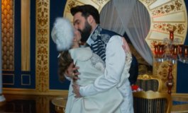 Анна признается в любви Махмуду и он целует ее